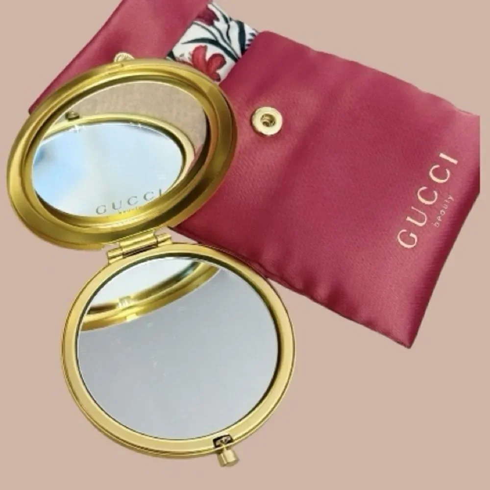 Gucci chic compact